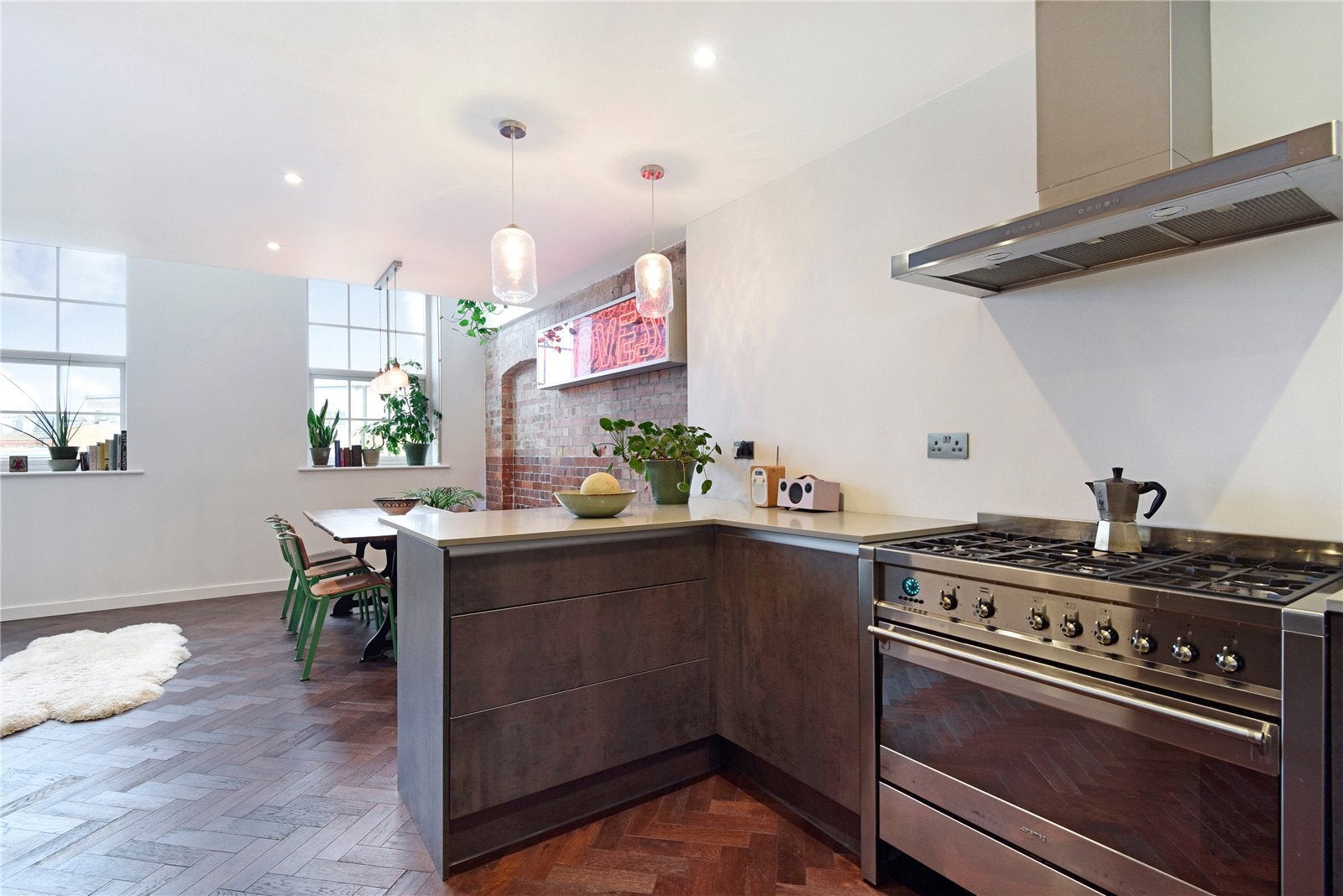 Flat Enfield Road in Greater London