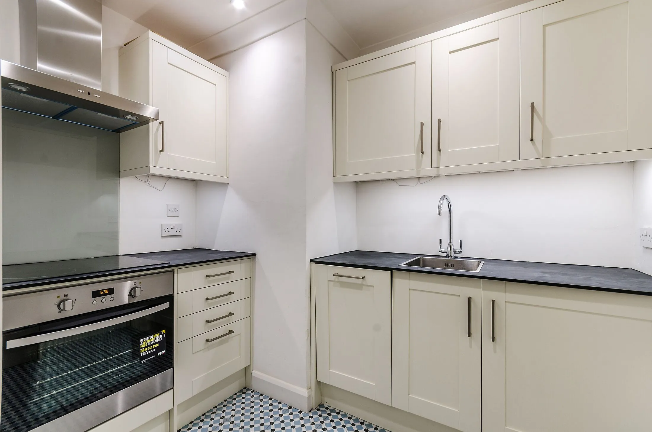 Flat Harley Gardens in Greater London