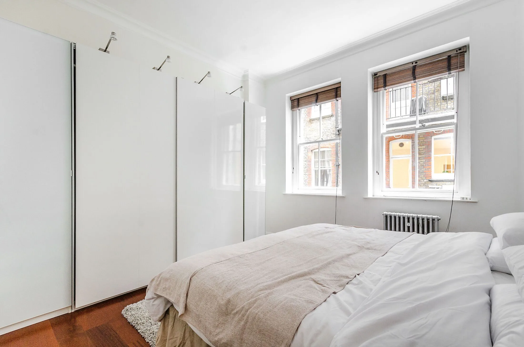 Flat Harley Gardens in Greater London