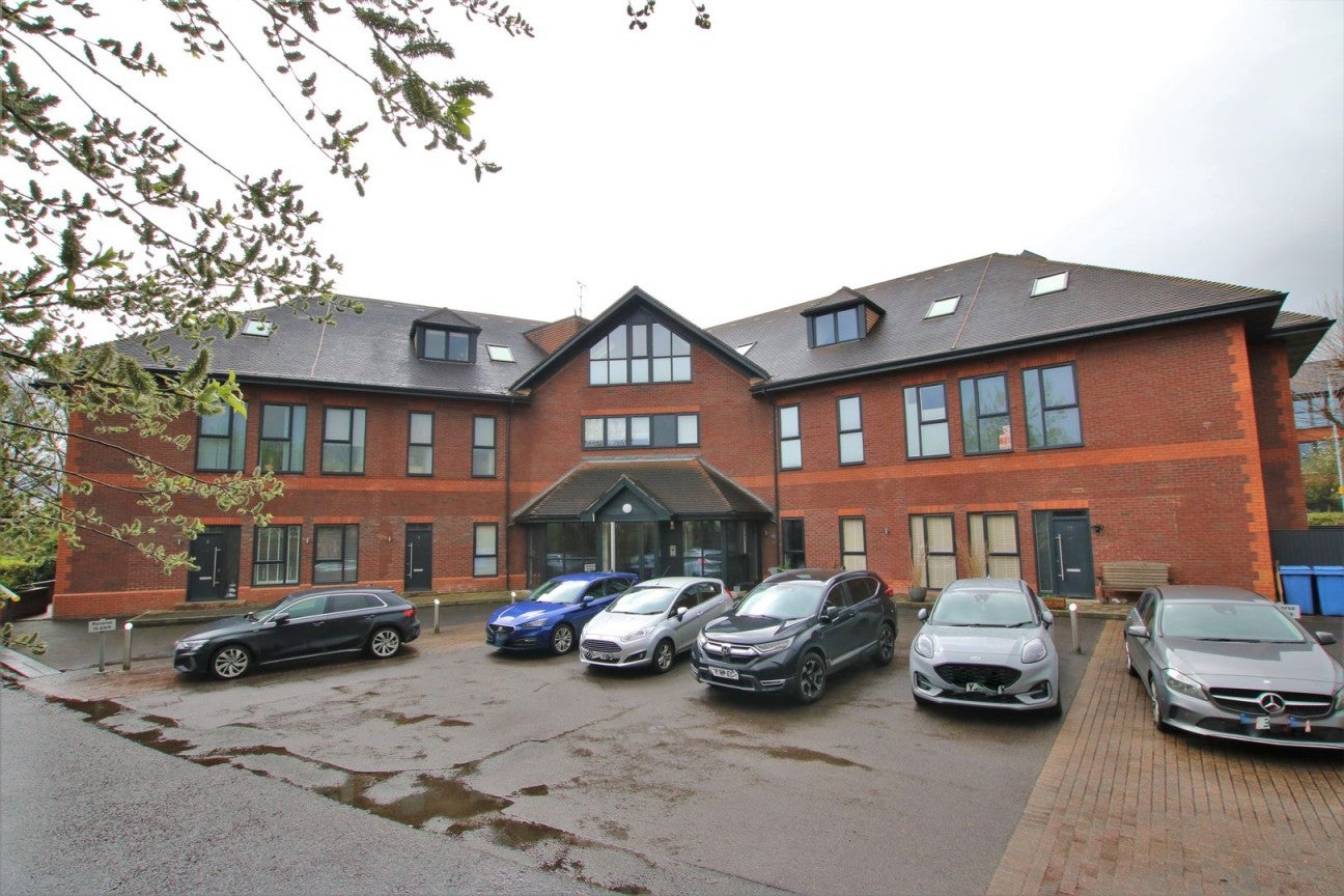 Flat Carey Road in Wokingham