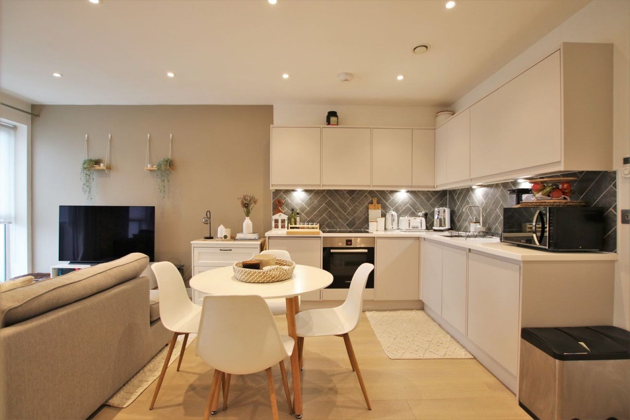 Flat Carey Road in Wokingham