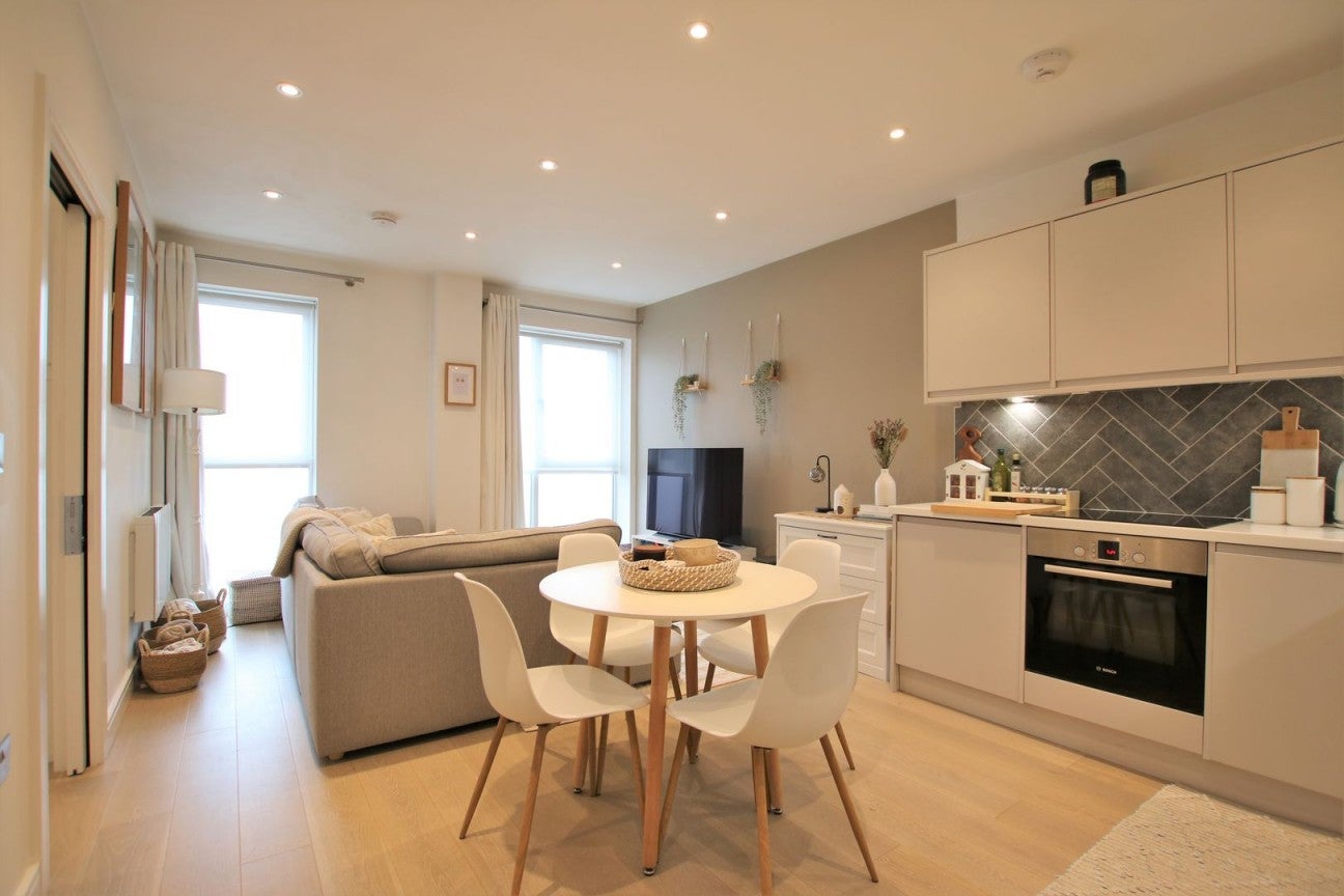 Flat Carey Road in Wokingham