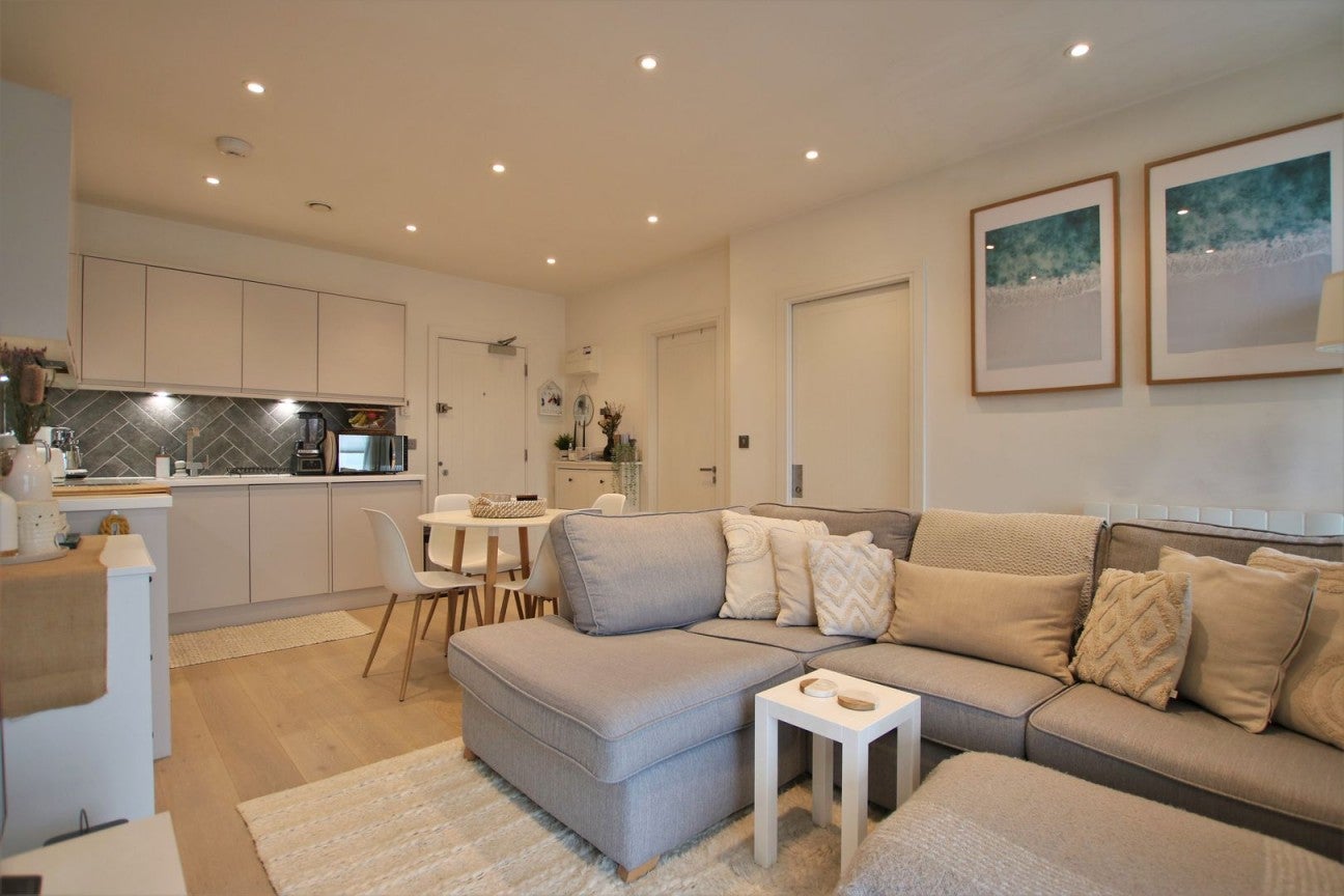 Flat Carey Road in Wokingham