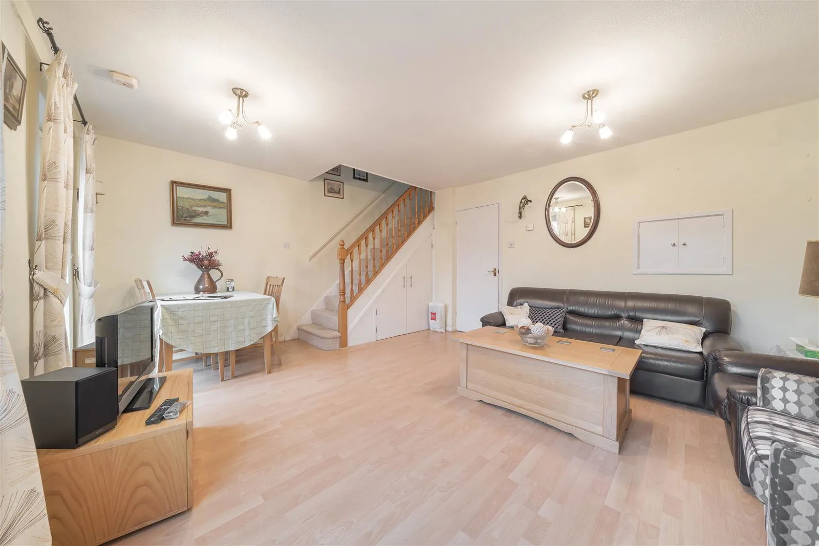 House Ash Hill Close in Hertsmere