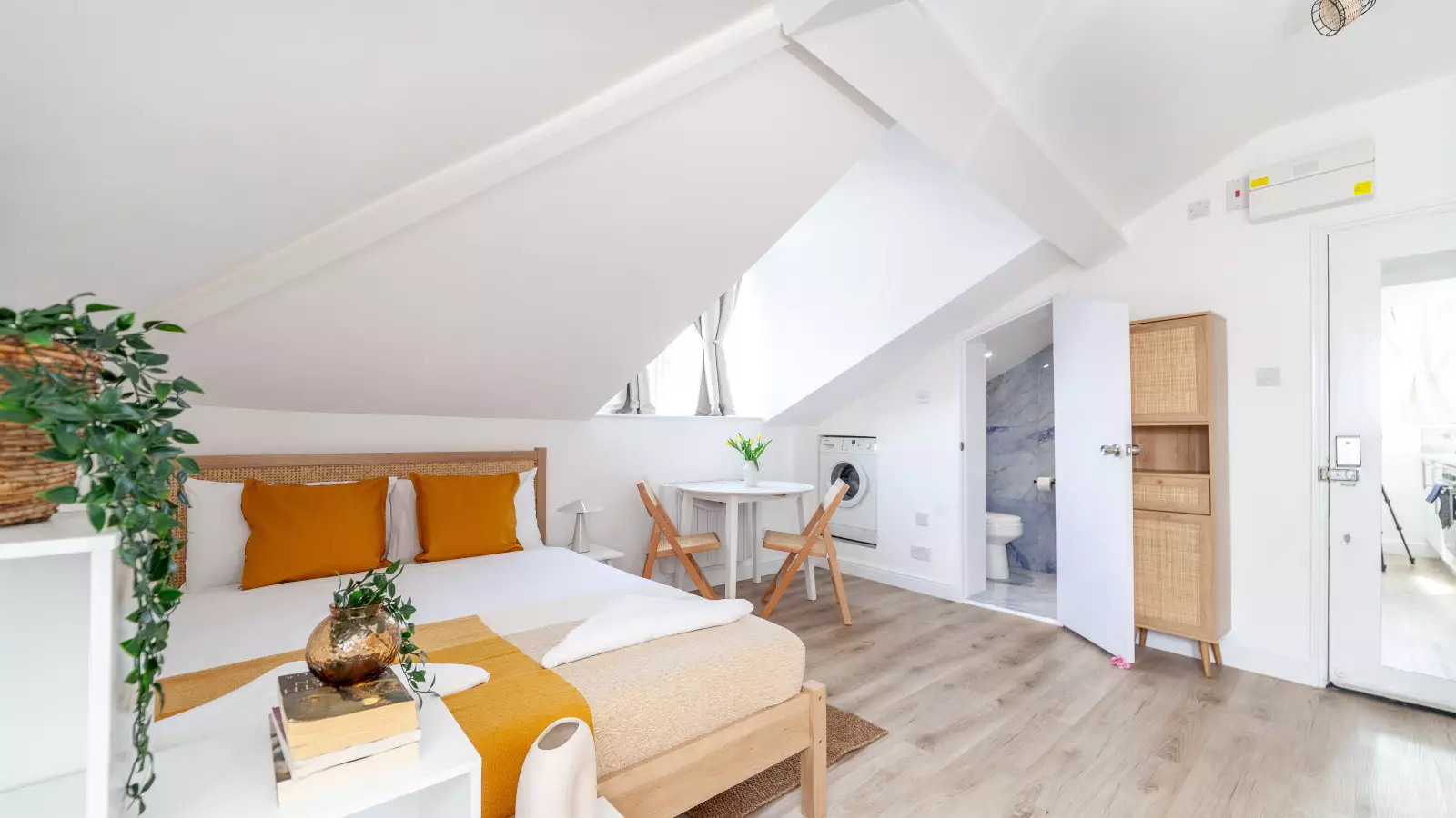 Flat Blackstock Road in Greater London