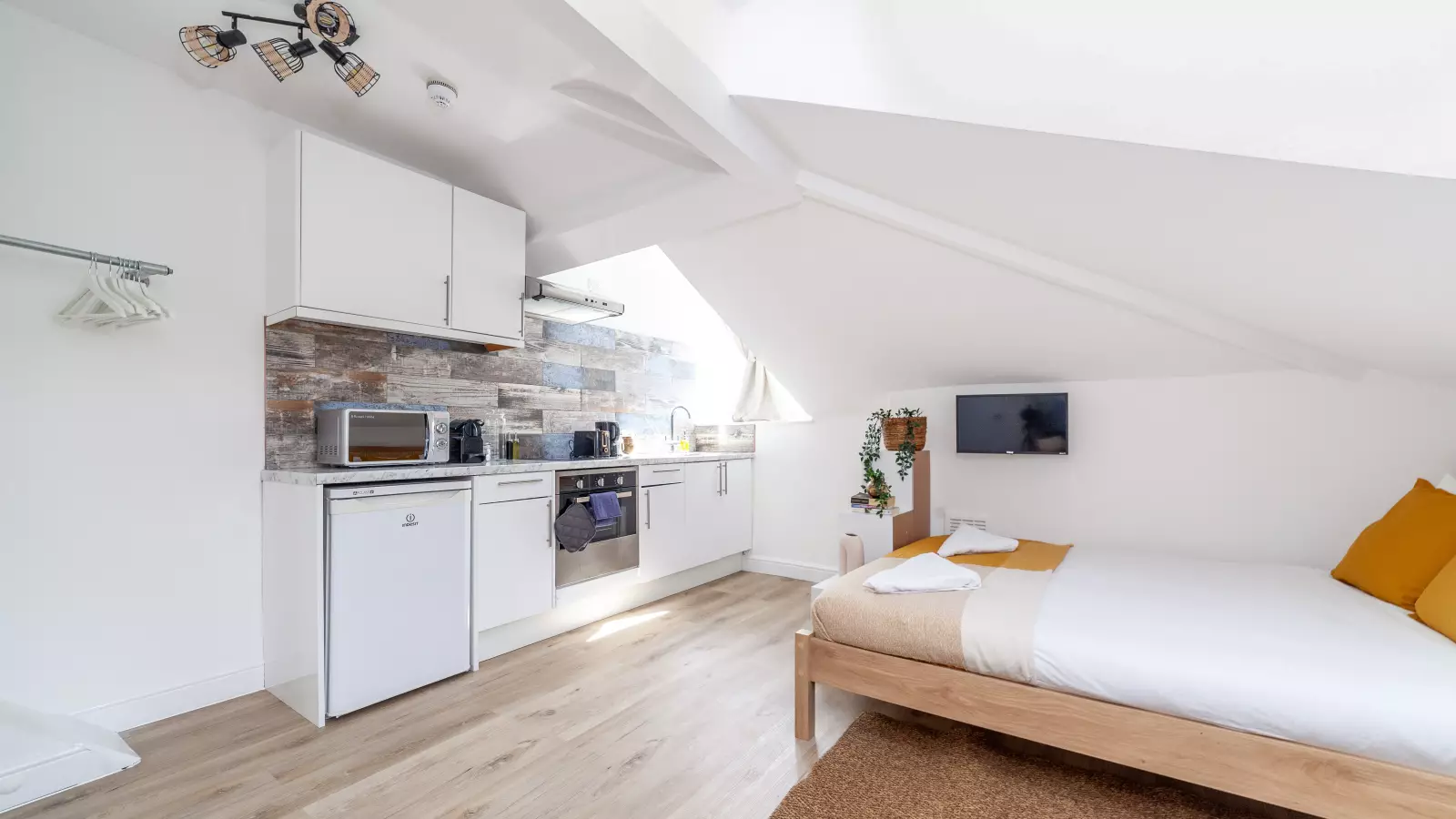 Flat Blackstock Road in Greater London