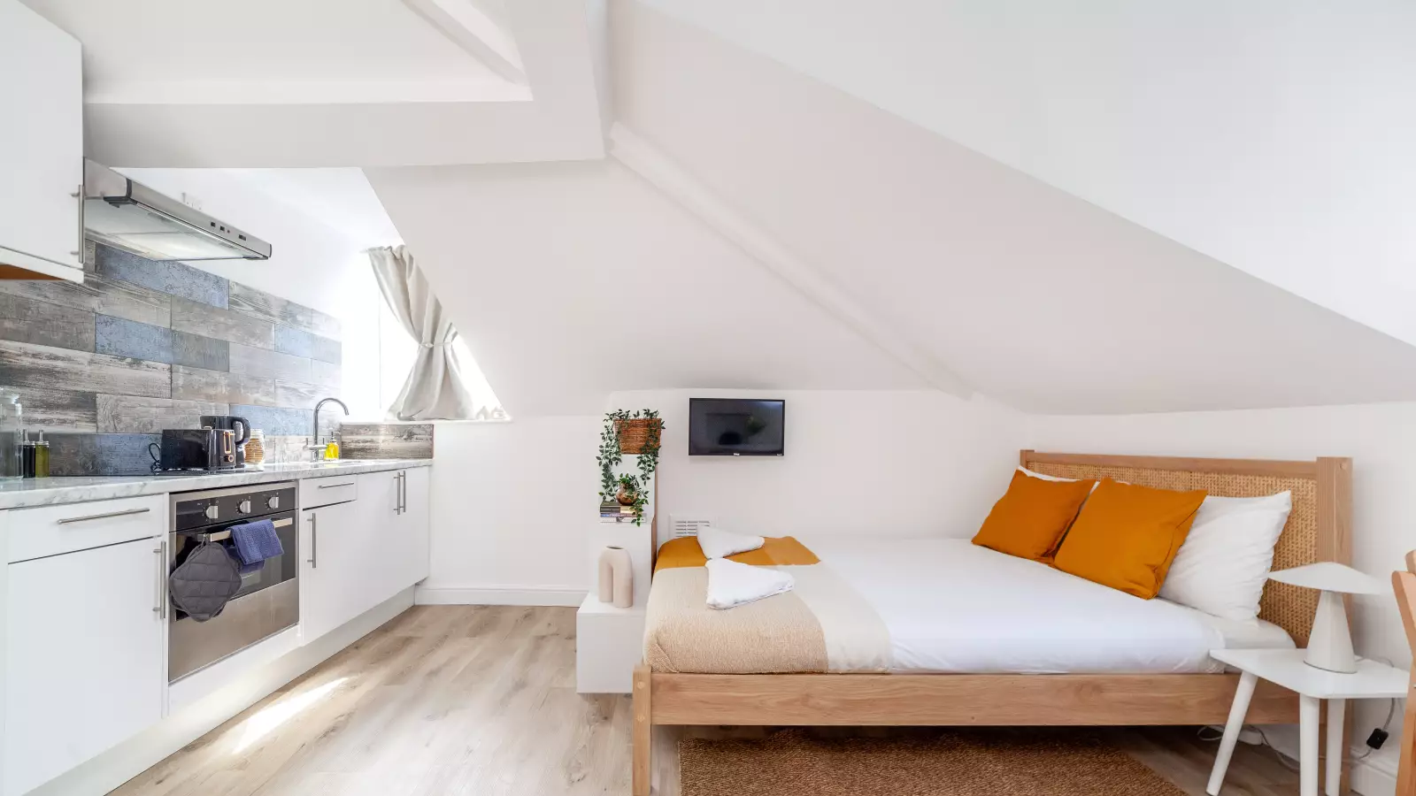 Flat Blackstock Road in Greater London