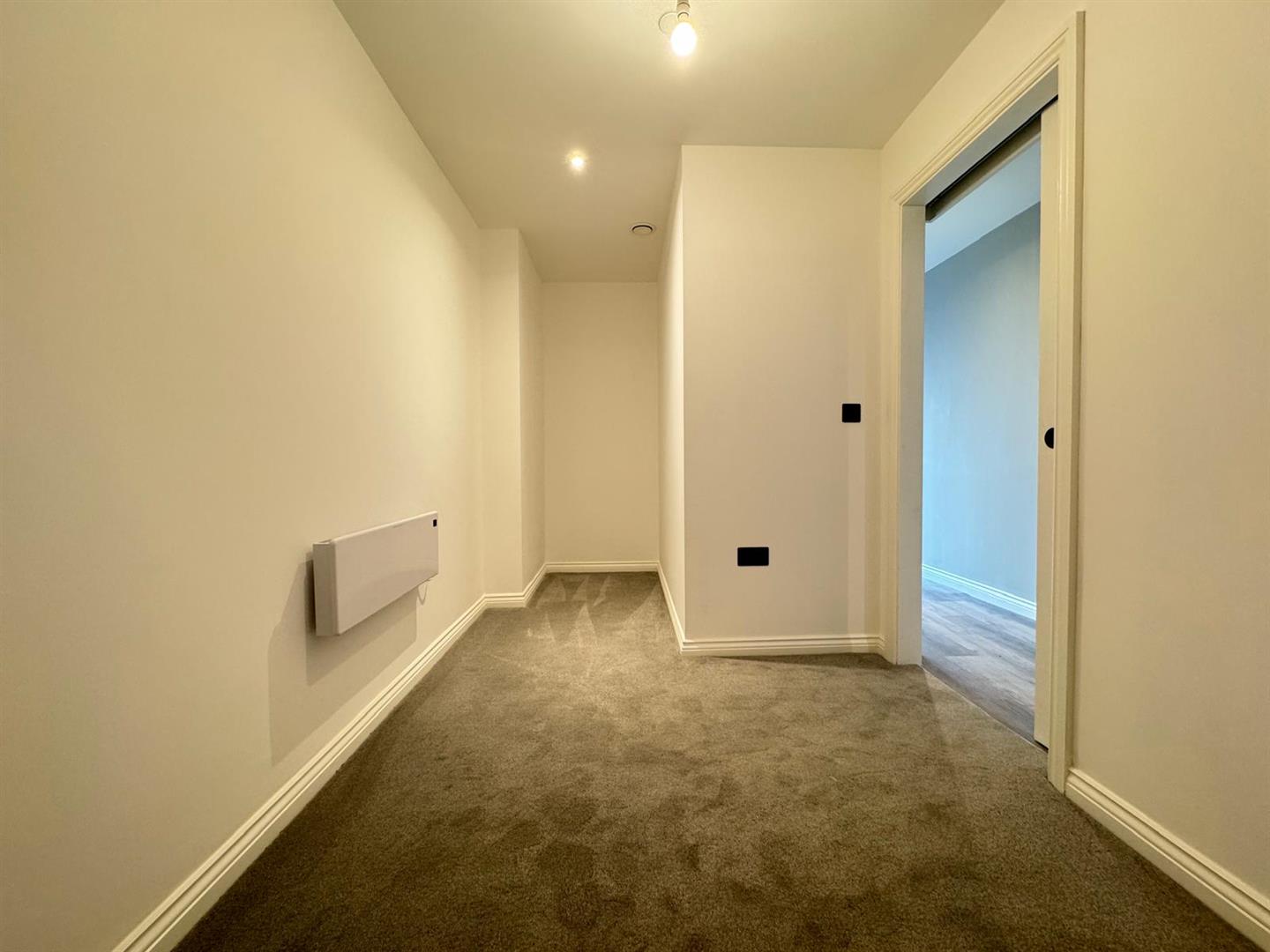 Flat Whitehall Road in Leeds