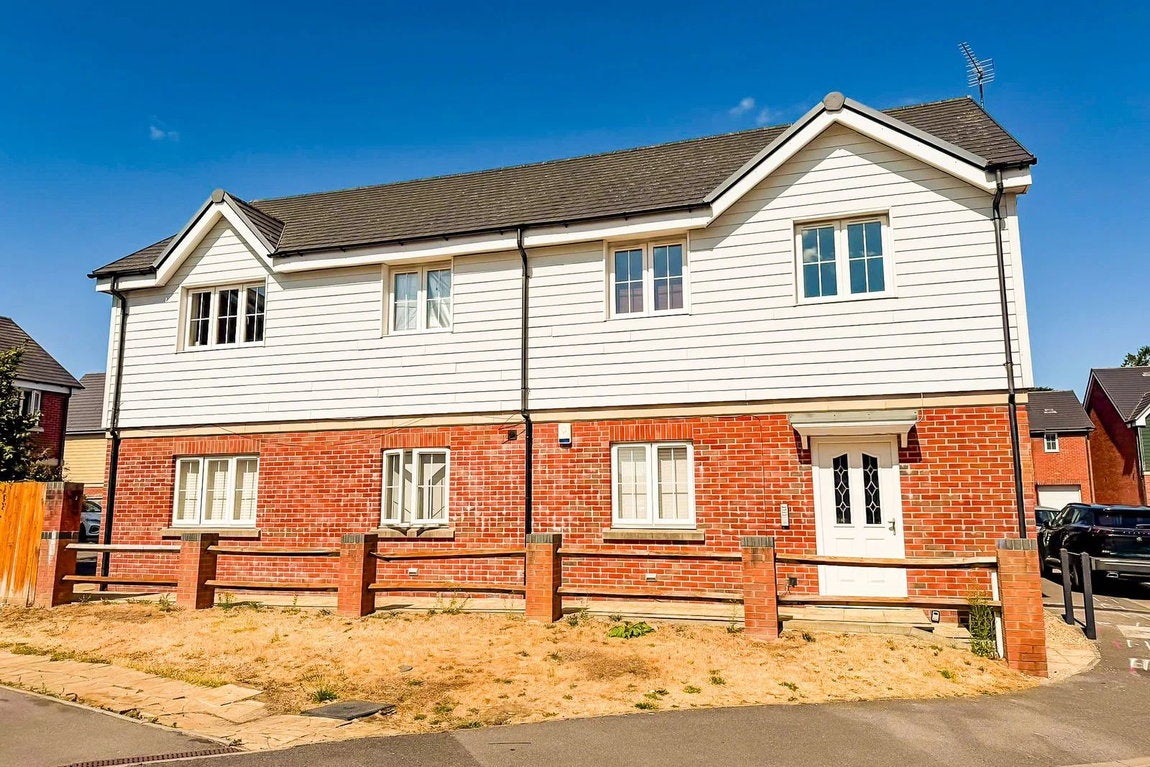 Flat Warsash Road in Fareham