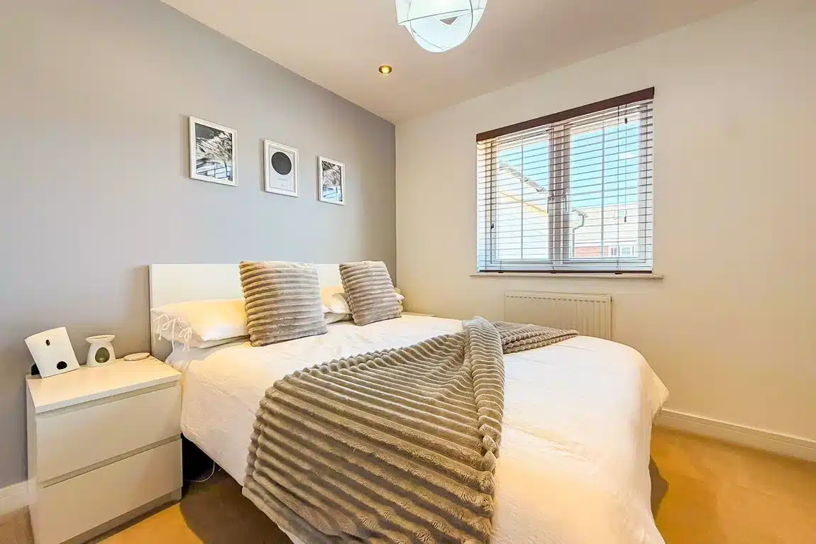 Flat Warsash Road in Fareham