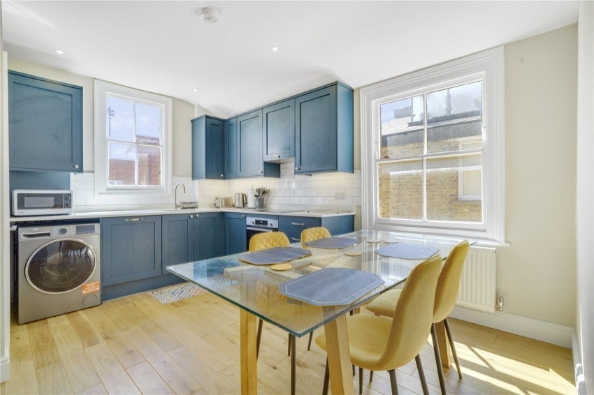 Flat Collingbourne Road in Greater London