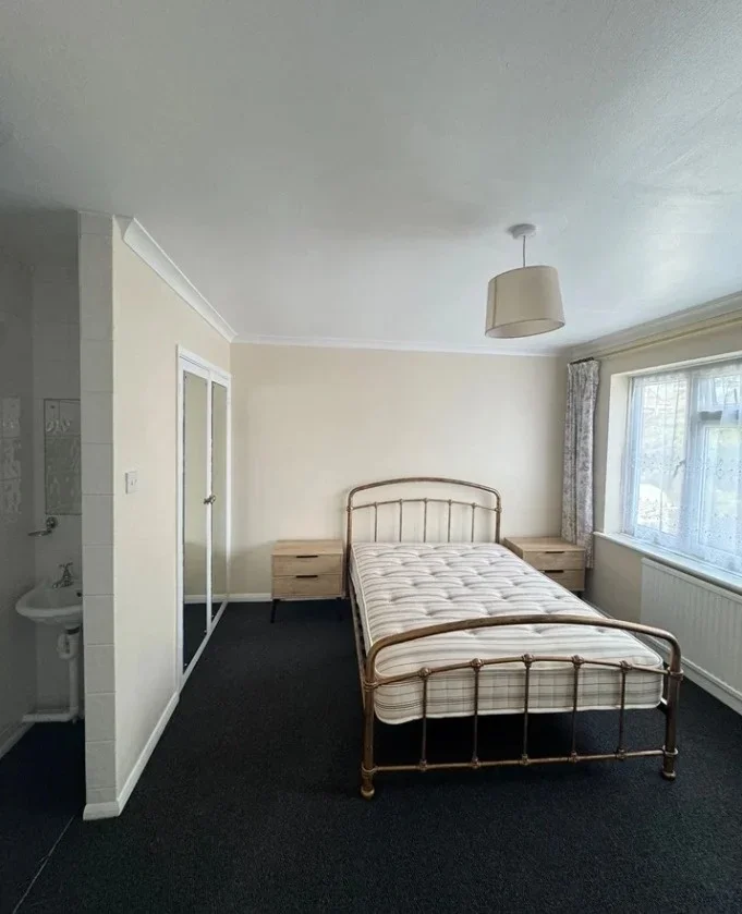 Room Rickards Close in Greater London