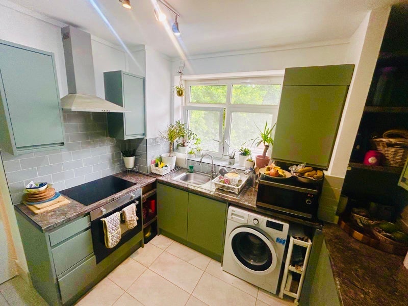 Room Commerell Place in Greater London