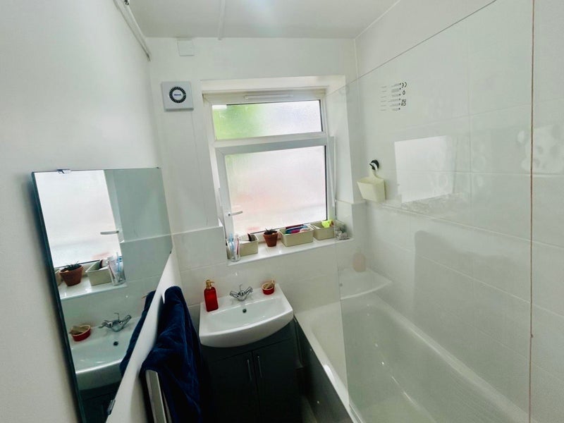 Room Commerell Place in Greater London