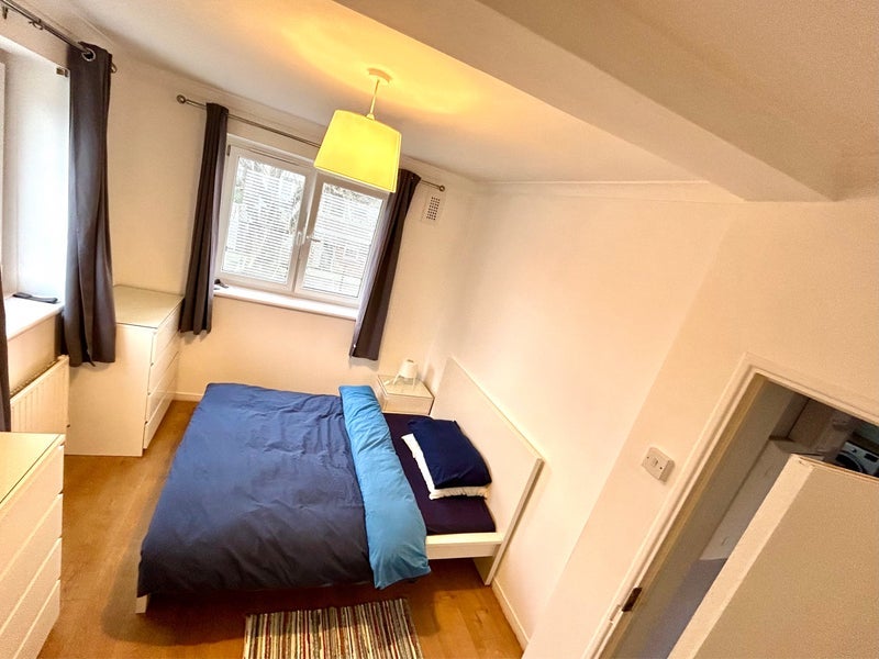 Room Commerell Place in Greater London