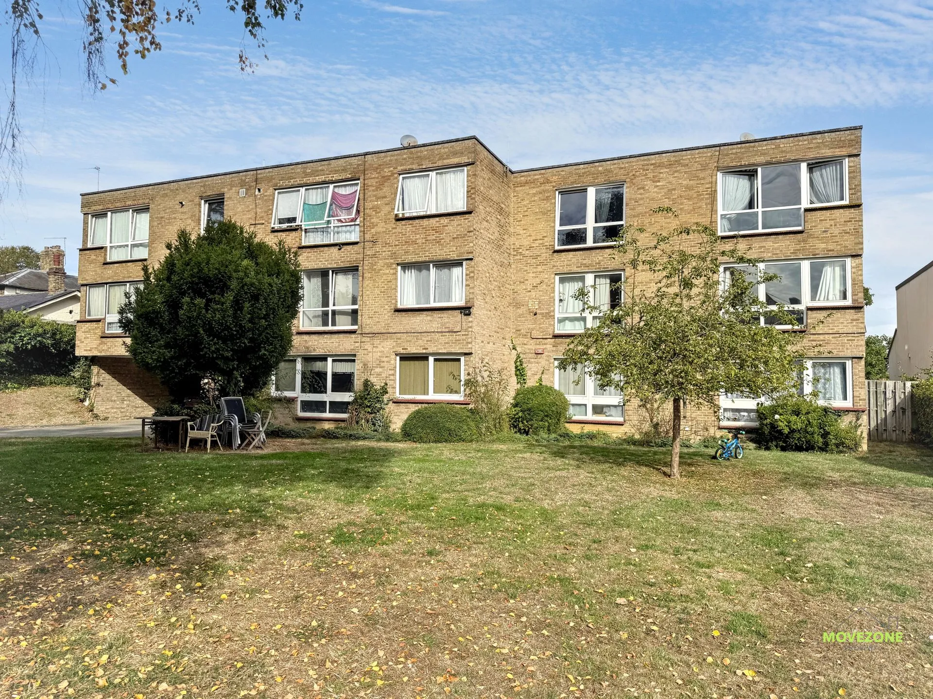Flat Mottingham Lane in Greater London