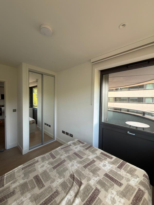 Room High Road Wembley in Greater London