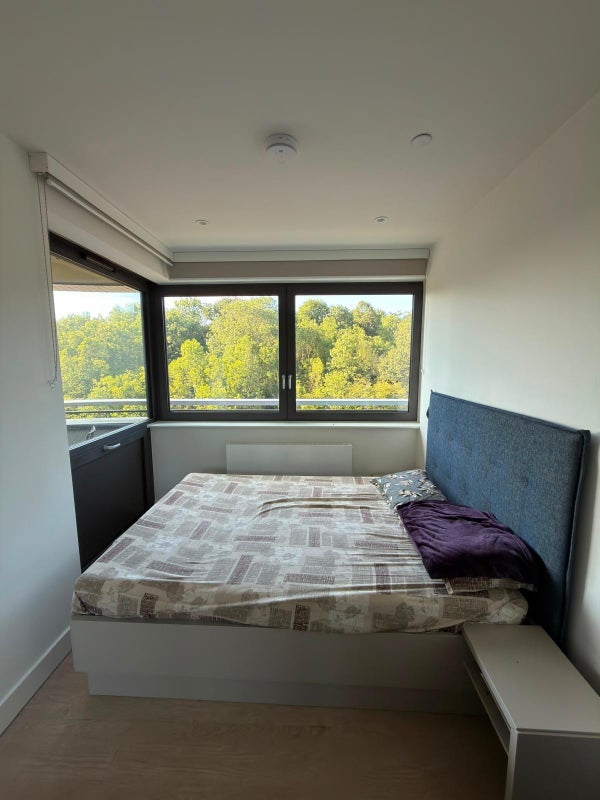 Room High Road Wembley in Greater London