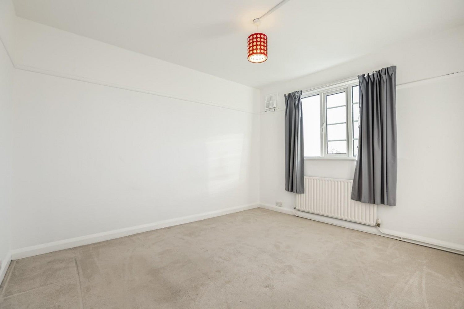 Flat Trenholme Close in Greater London