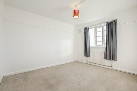 Flat Trenholme Close in Greater London