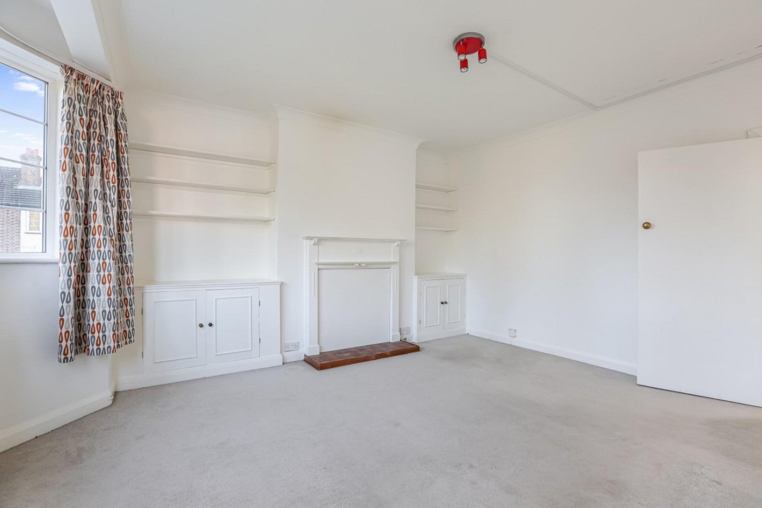 Flat Trenholme Close in Greater London