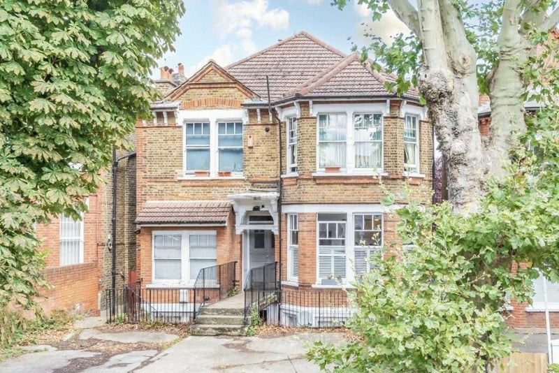 Flat Palace Road in Greater London