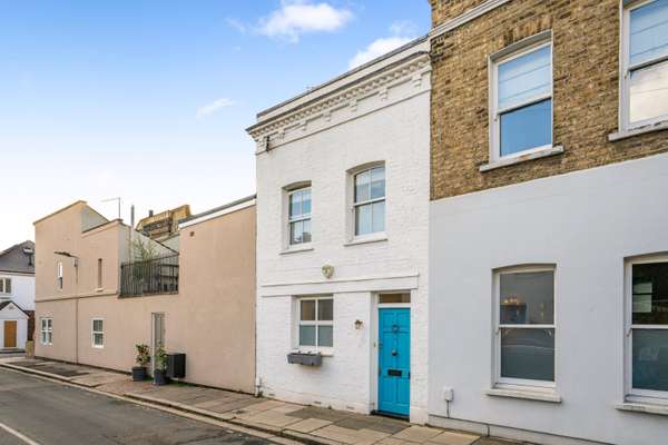 House Cross Street in Greater London