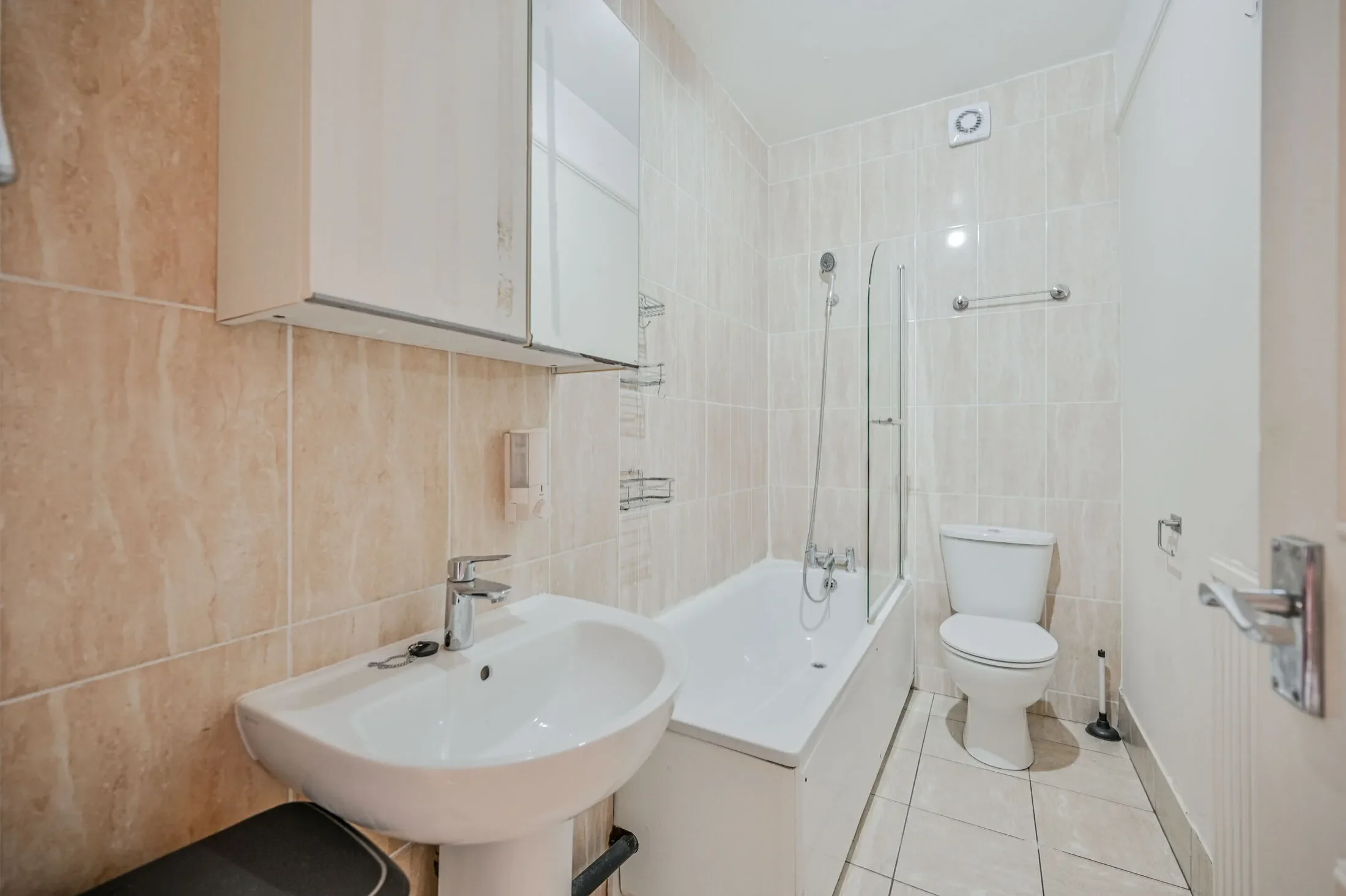 Flat Arcadian Gardens in Greater London