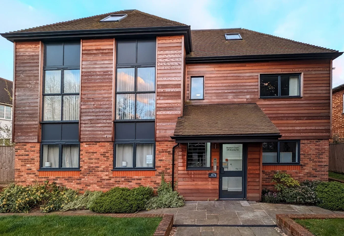 Flat Bramley Road in Greater London