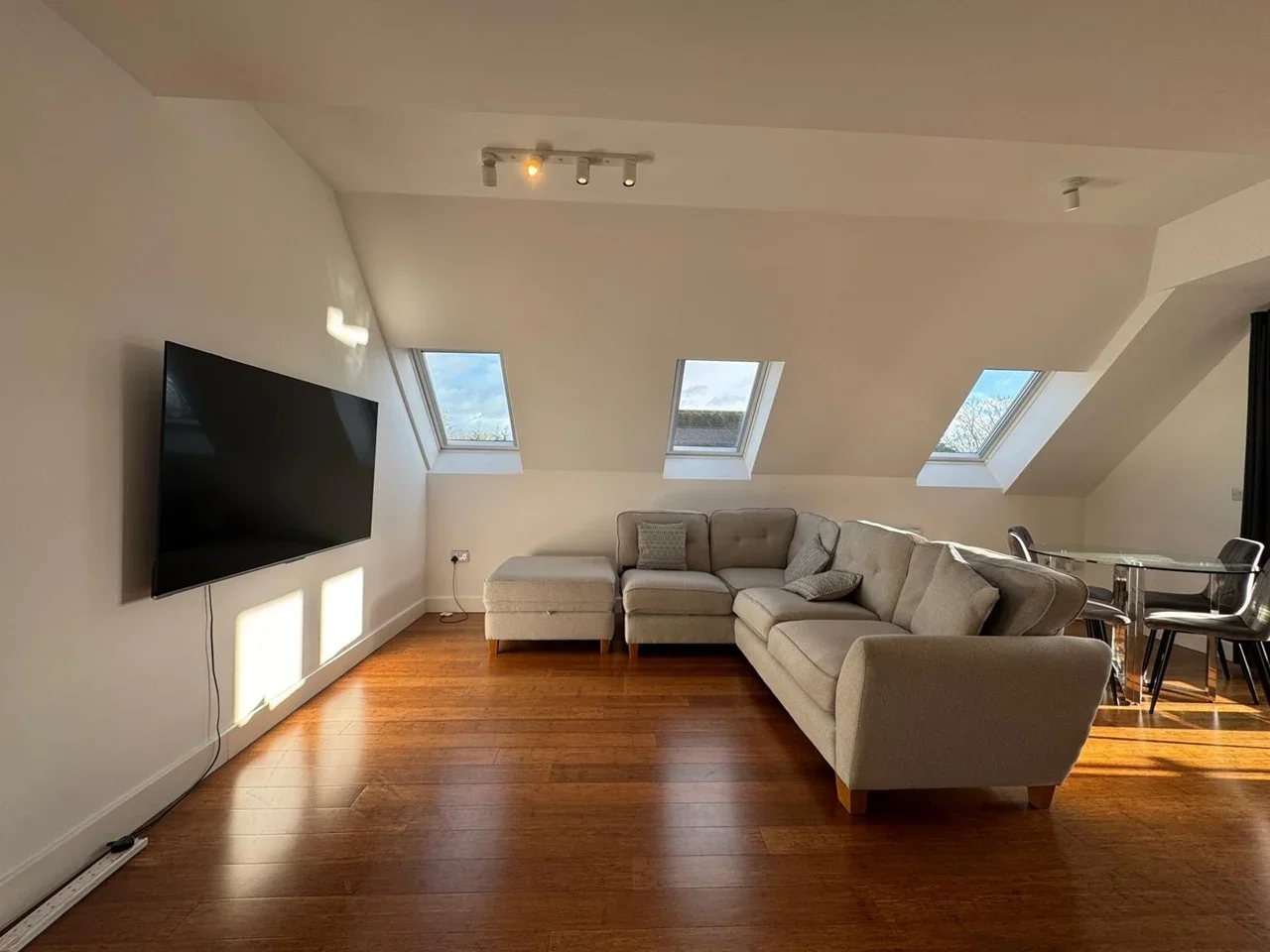 Flat Bramley Road in Greater London