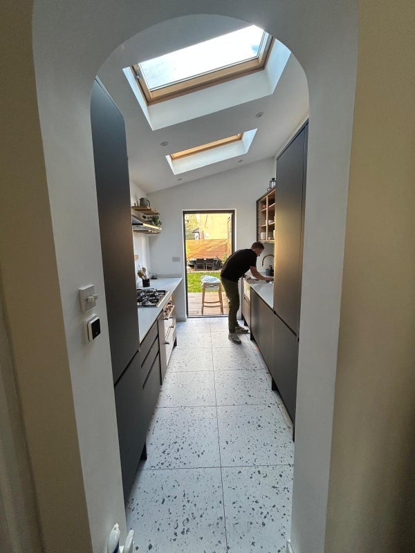 Room Ellingham Road in Greater London