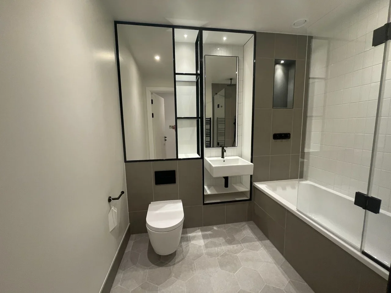 Flat Beresford Avenue in Greater London