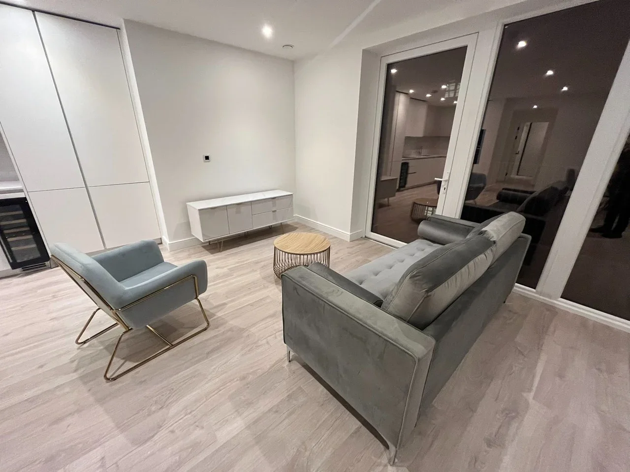 Flat Beresford Avenue in Greater London