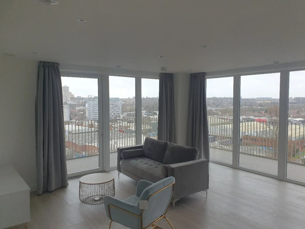 Flat Beresford Avenue in Greater London
