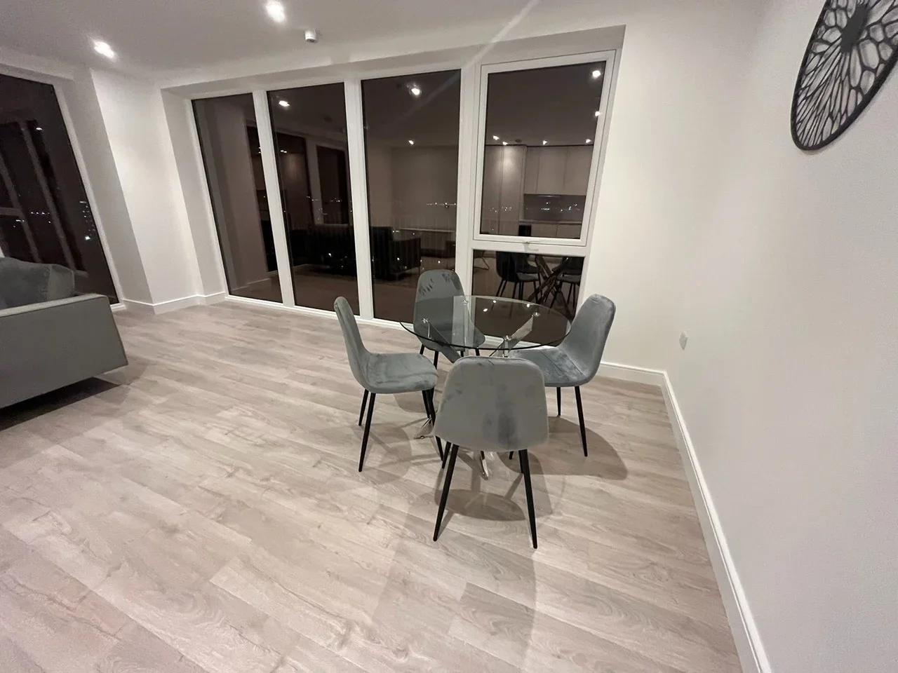 Flat Beresford Avenue in Greater London