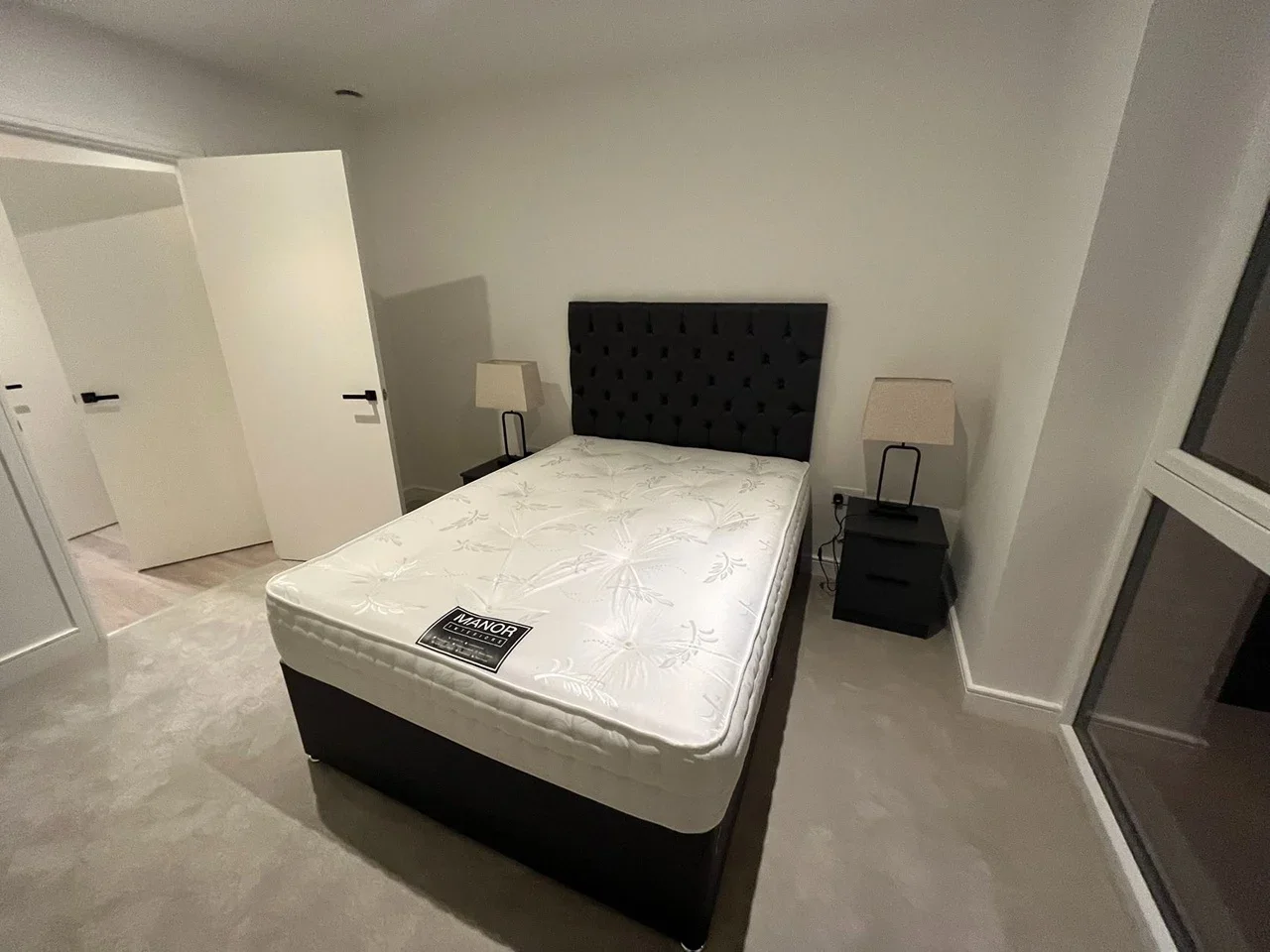 Flat Beresford Avenue in Greater London