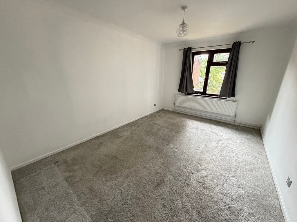 Flat Penn Road in Wolverhampton