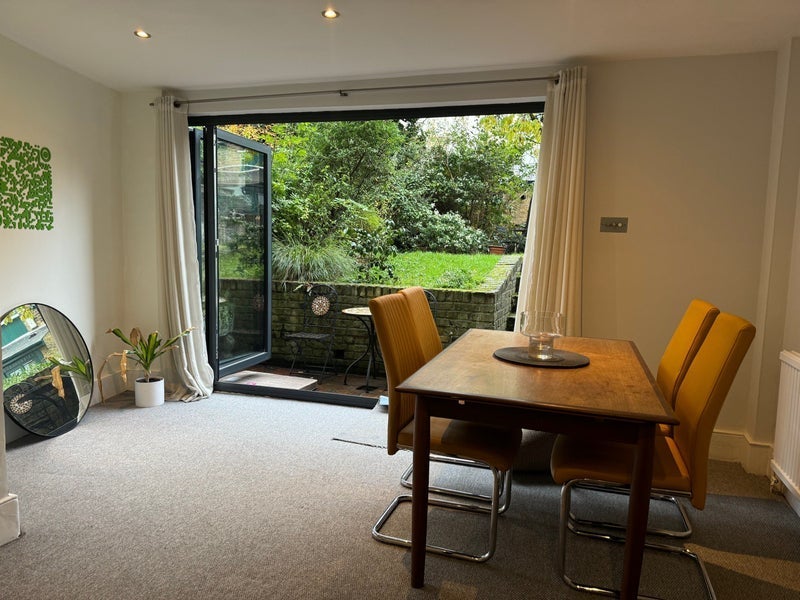 Room Haselrigge Road in Greater London