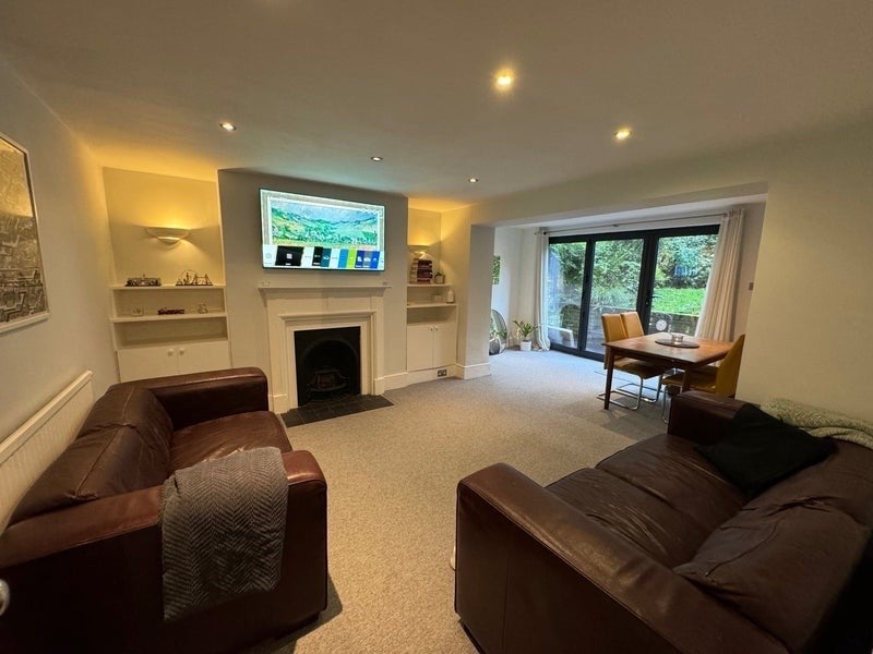 Room Haselrigge Road in Greater London