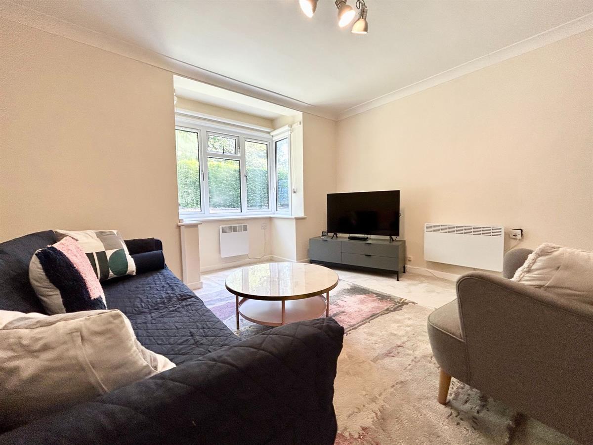 Flat Downview Close in Waverley
