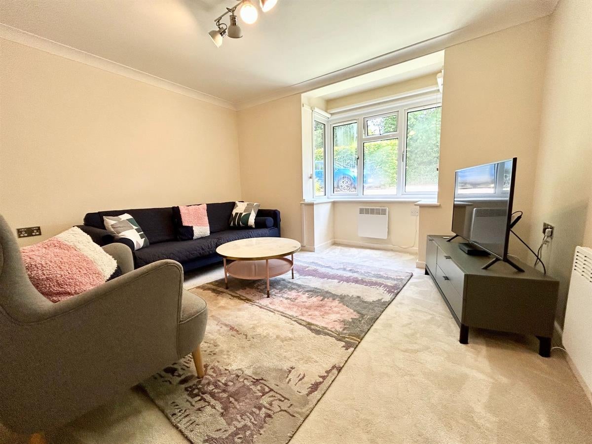 Flat Downview Close in Waverley