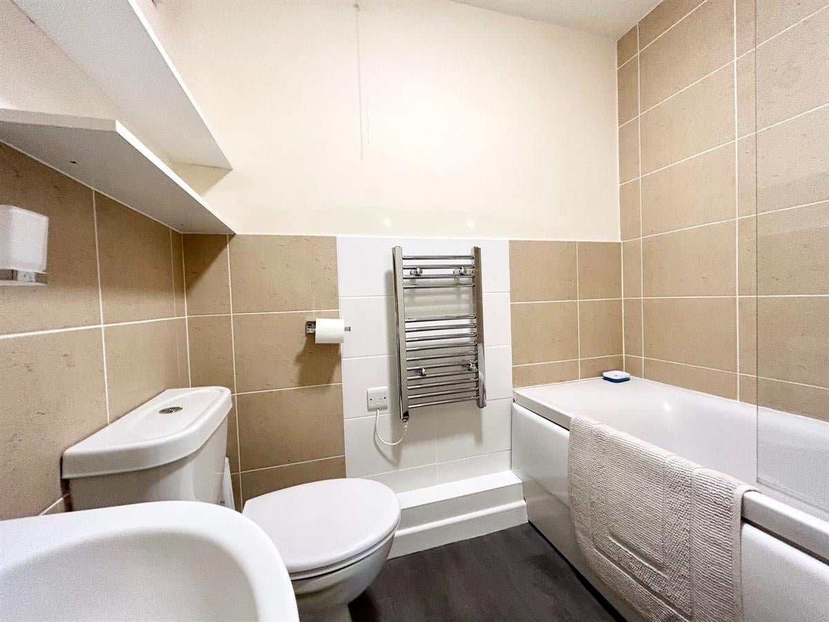 Flat Downview Close in Waverley