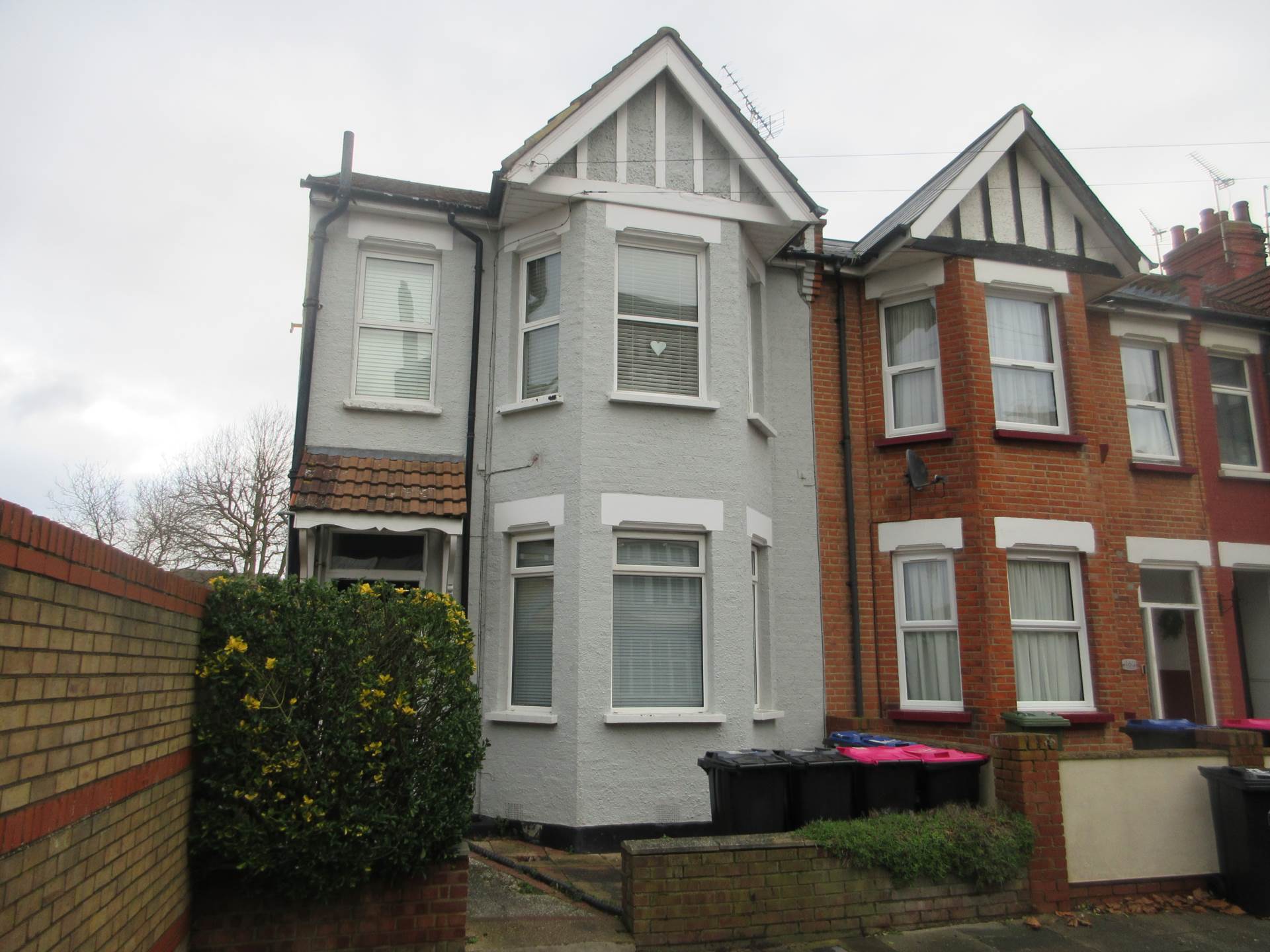Flat Westcliff Parade in Southend-on-Sea