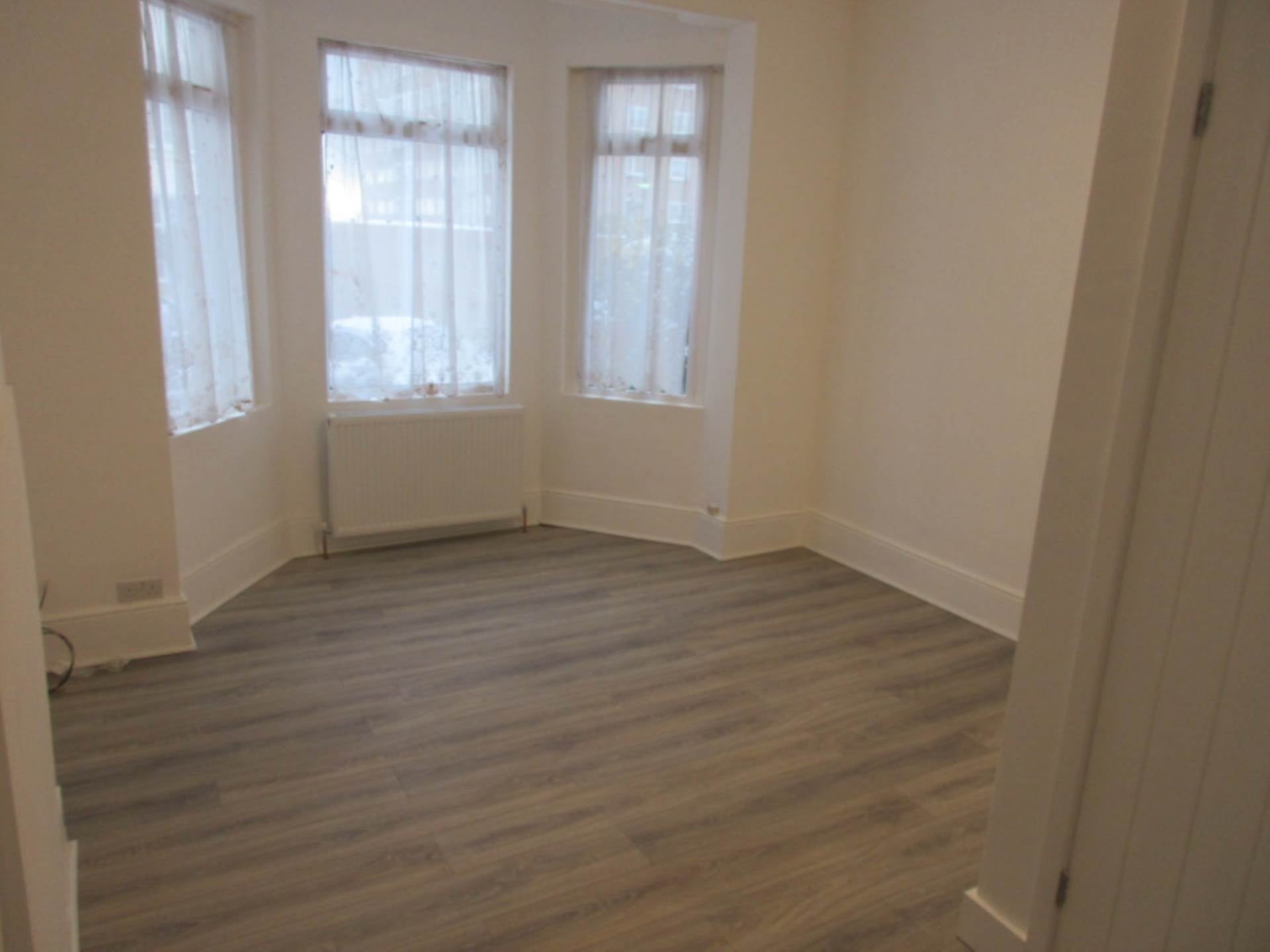 Flat Westcliff Parade in Southend-on-Sea