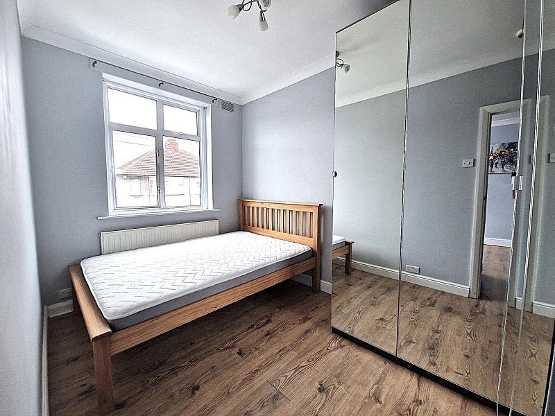Flat Somerville Road in Greater London