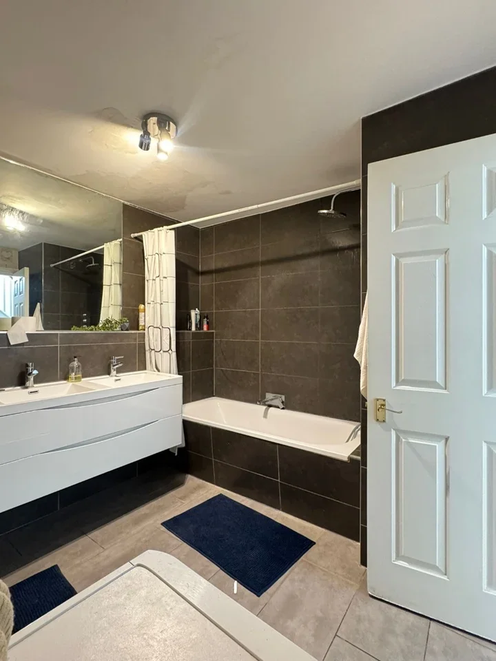 Room Bellevue Road in Greater London