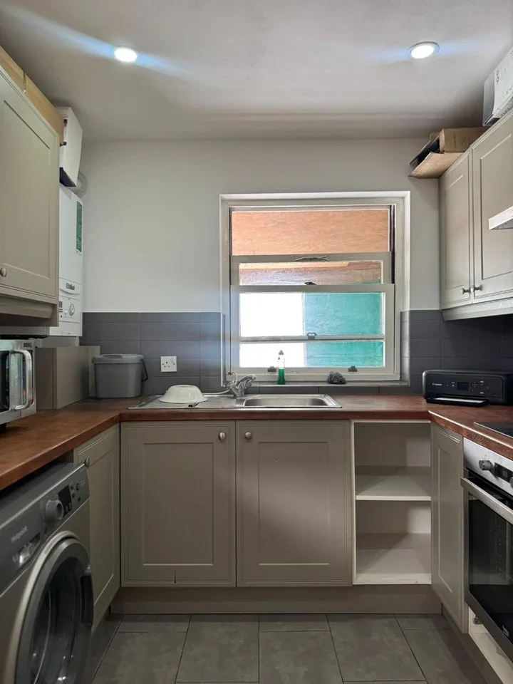Room Bellevue Road in Greater London