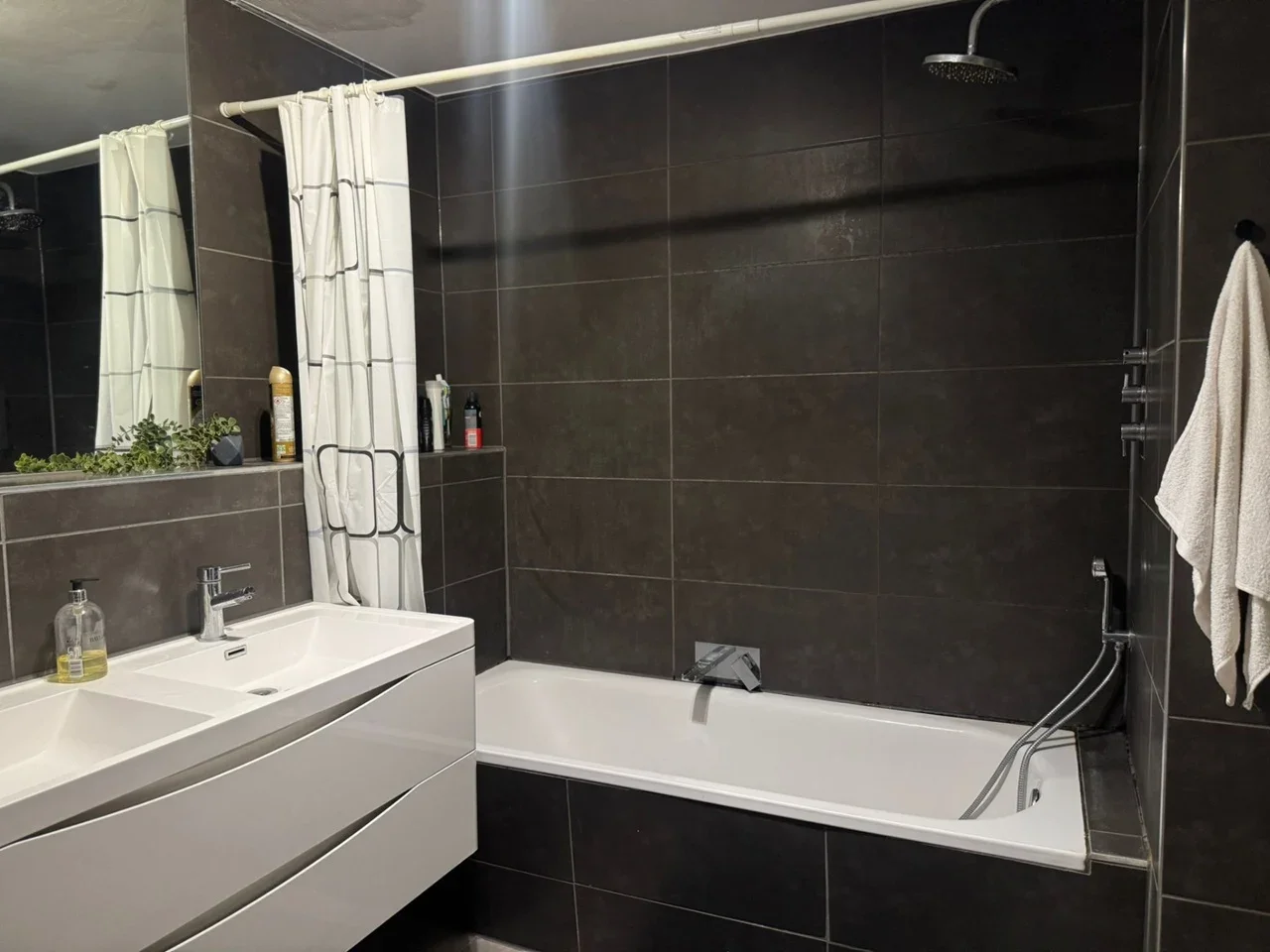 Room Bellevue Road in Greater London