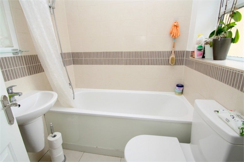 Flat Bramley Close in Borough of Spelthorne