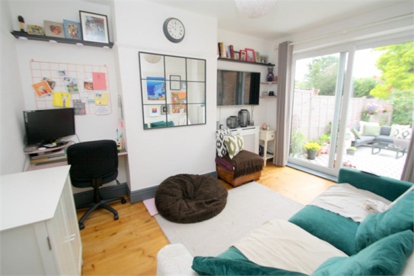 Flat Bramley Close in Borough of Spelthorne